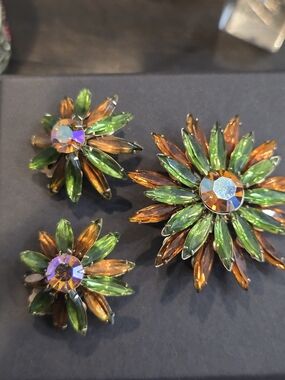 Vintage 1950s Regency Style Green Topaz Rhinestone Brooch And Earrings Set
